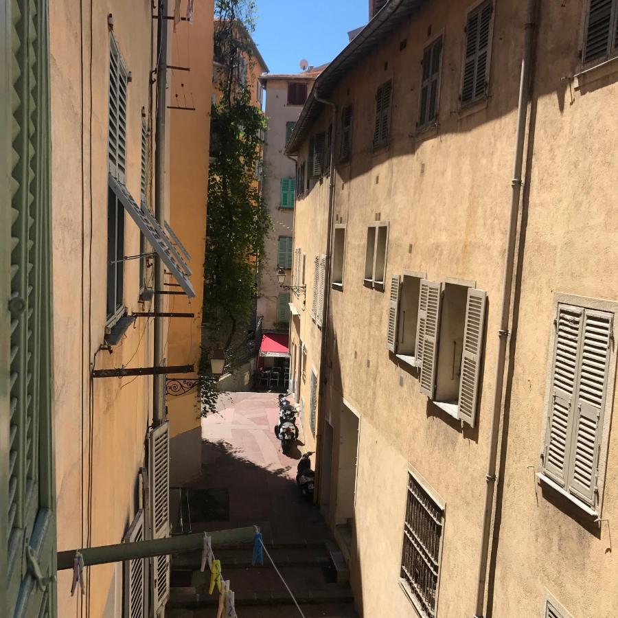 Coeur Vieux Joli Traversant Nizza