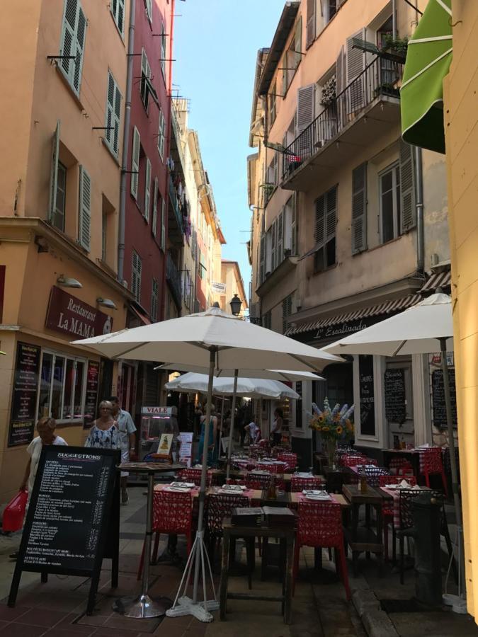 Coeur Vieux Joli Traversant Nizza